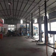 南陽(yáng)市工業(yè)南路皓運(yùn)汽修廠(chǎng)